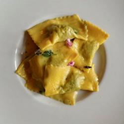 Tortelli alla borragine, ortica, lamio 